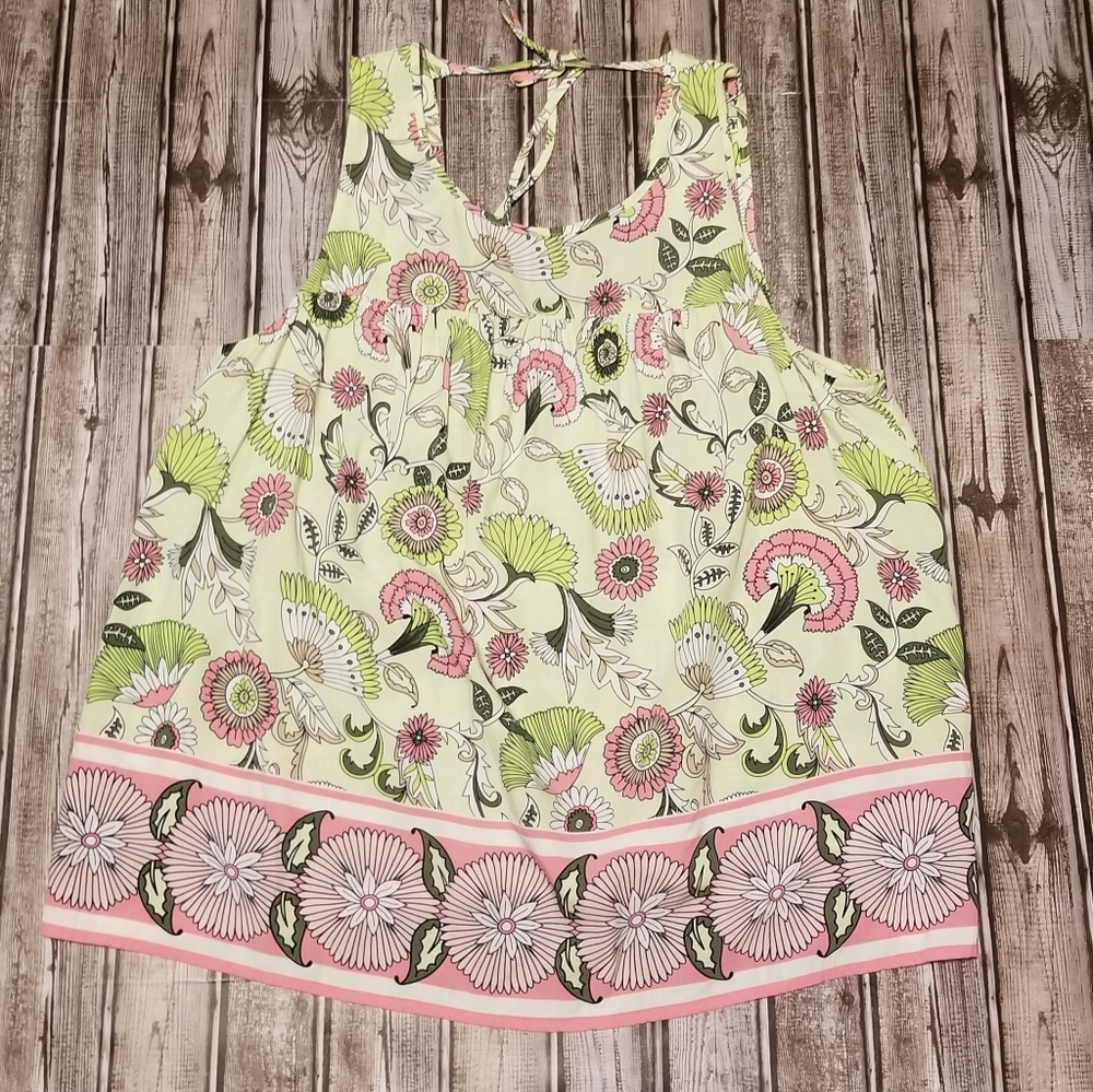 Crown & Ivy Top Size XL
